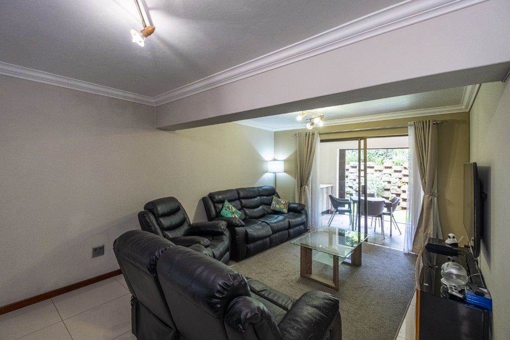 2 Bed Apartment in Linksfield Ridge photo number 3