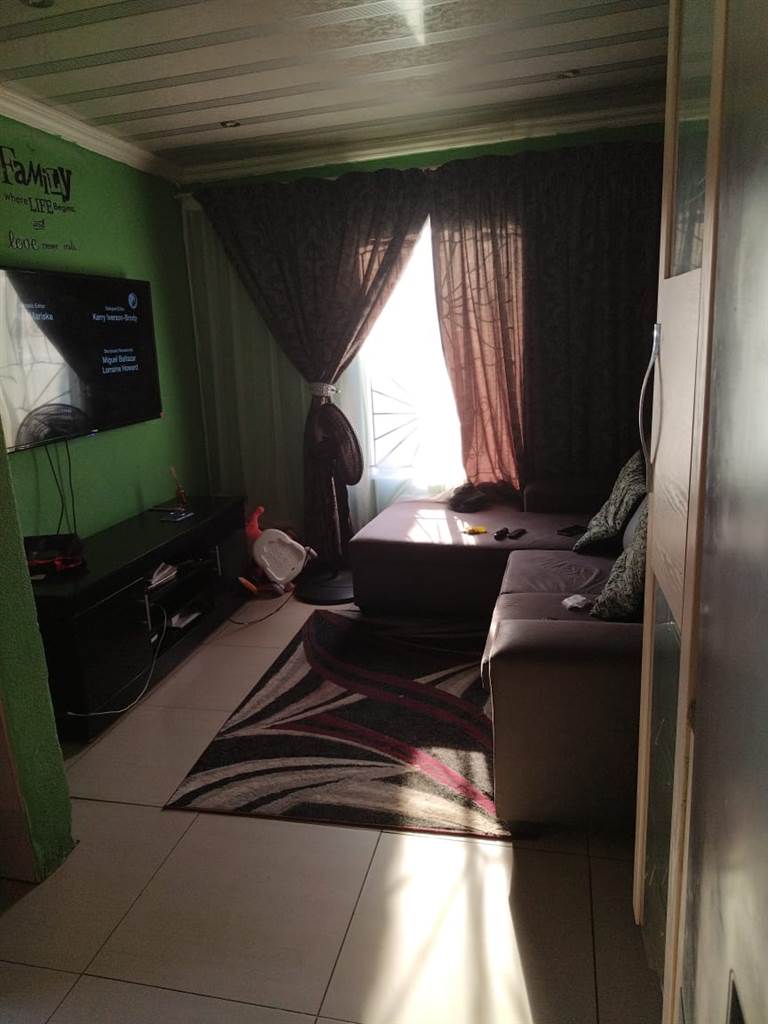 3 Bed House in Soshanguve photo number 5
