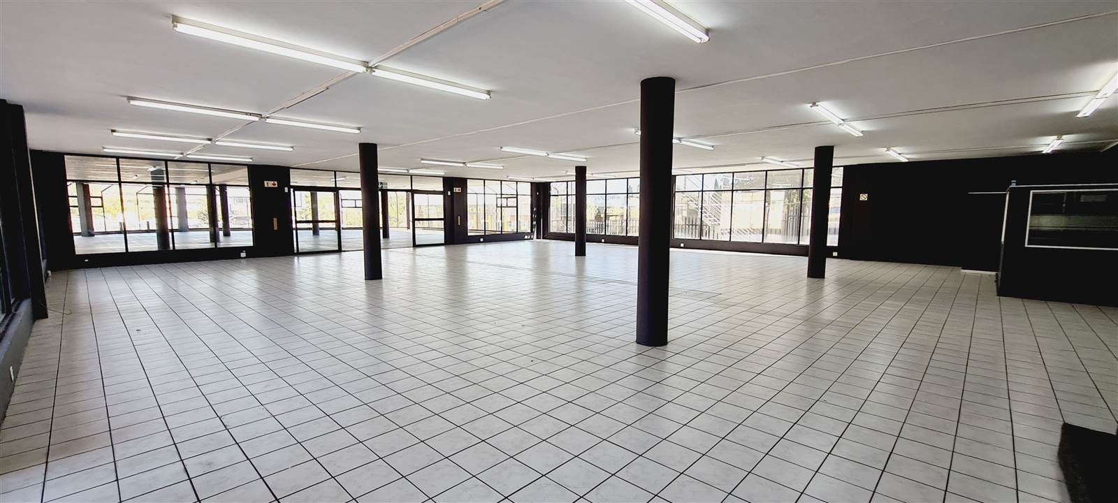 1033  m² Commercial space in Kensington B photo number 11