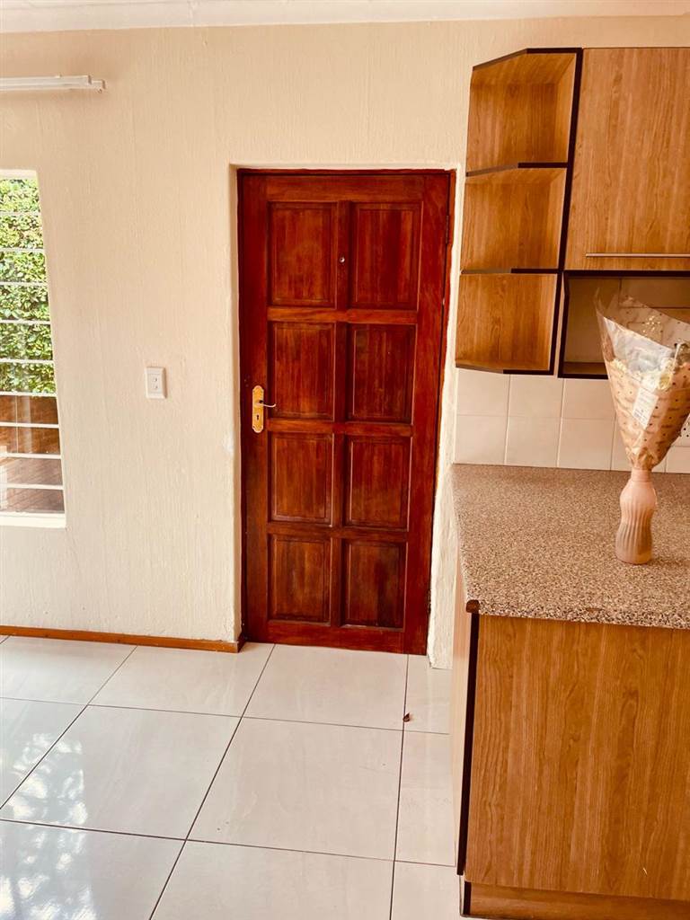 3 Bed Townhouse in Kloofendal photo number 9