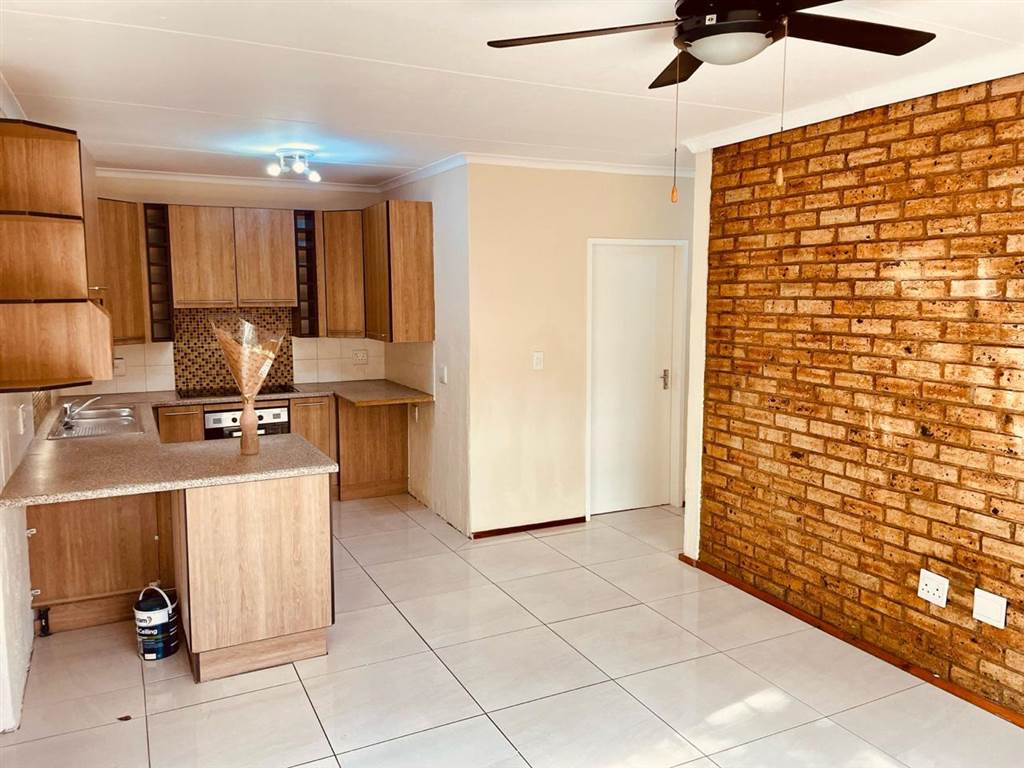 3 Bed Townhouse in Kloofendal photo number 14