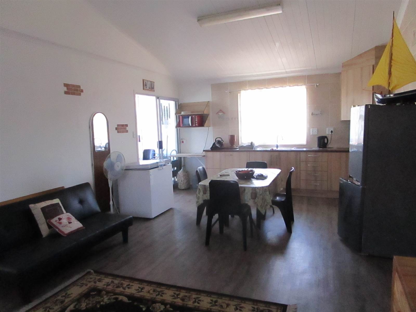 2 Bed House in Gansbaai and surrounds photo number 4