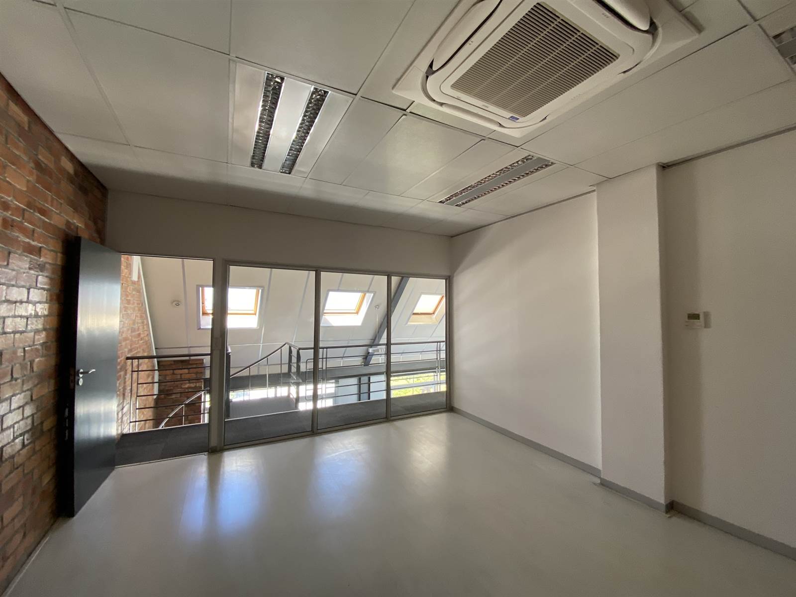 229  m² Commercial space in De Waterkant photo number 11