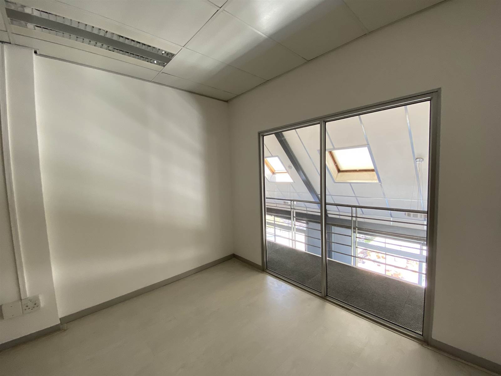 229  m² Commercial space in De Waterkant photo number 8