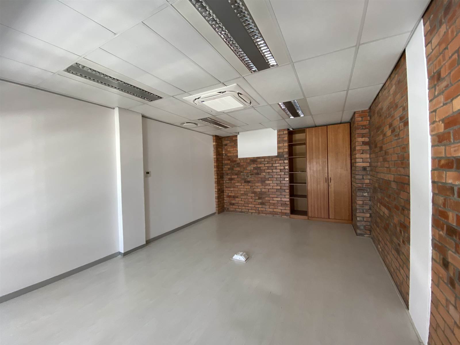 229  m² Commercial space in De Waterkant photo number 10