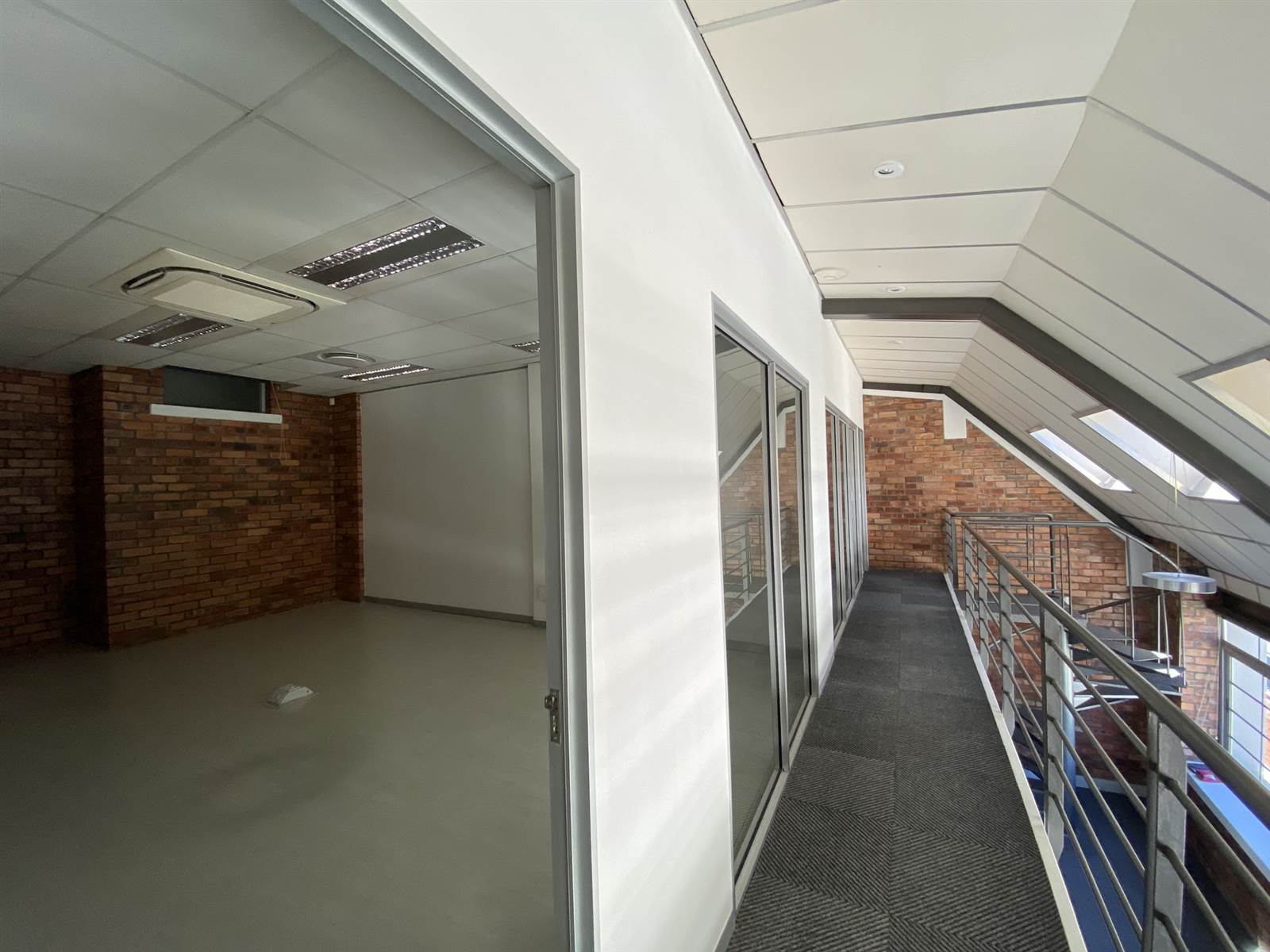 229  m² Commercial space in De Waterkant photo number 9