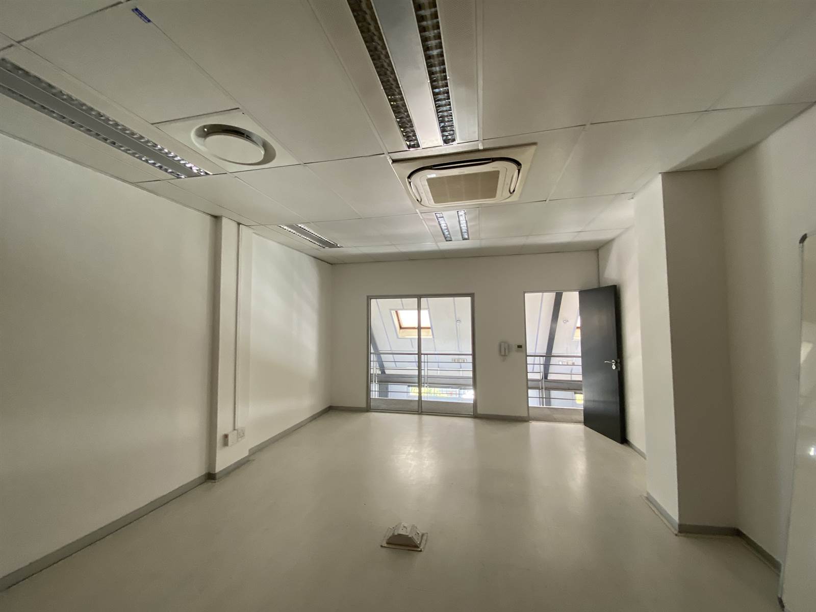 229  m² Commercial space in De Waterkant photo number 7