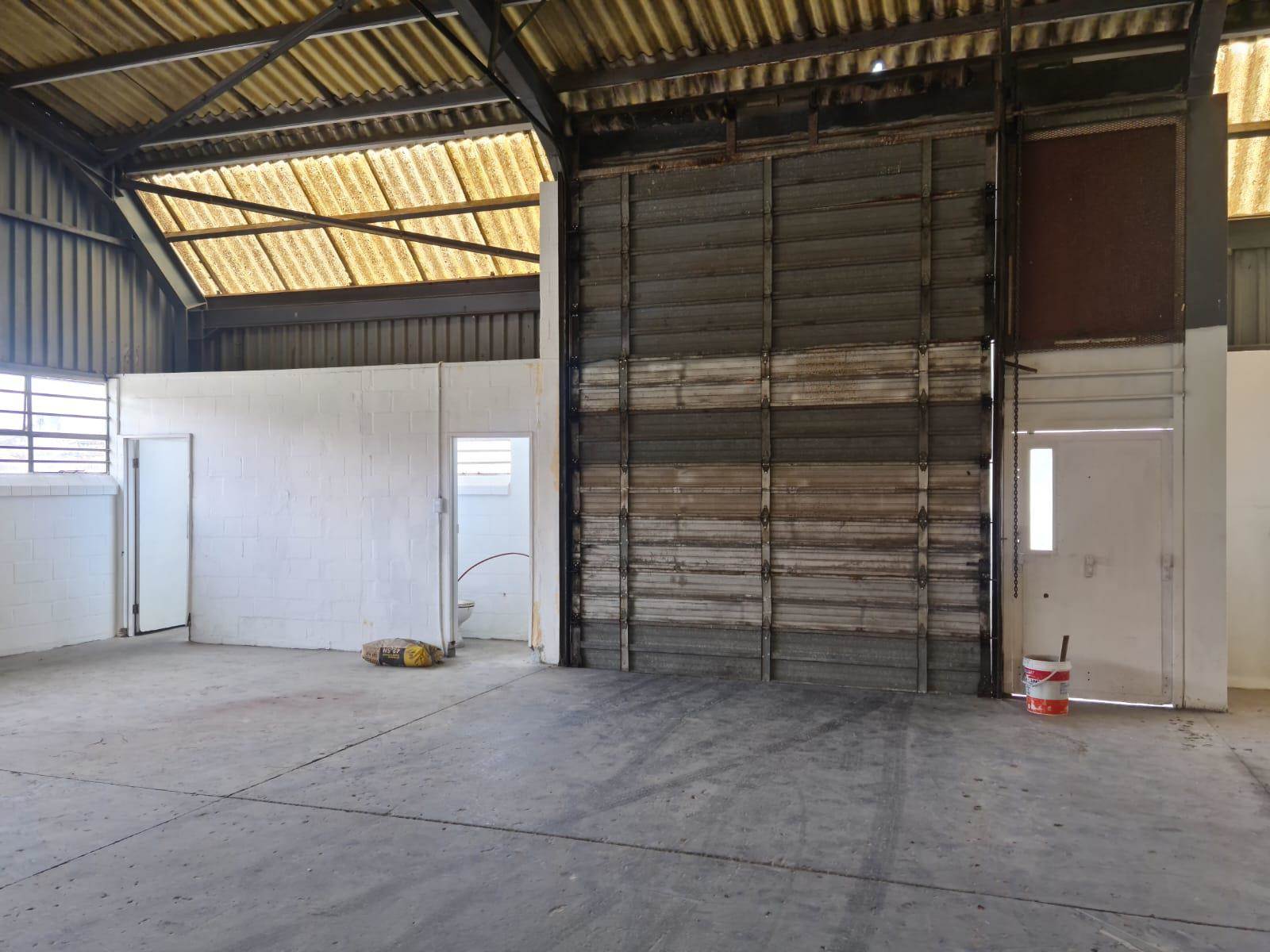 556  m² Industrial space in Retreat photo number 5