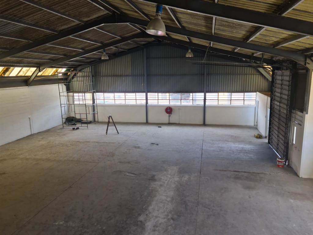 556  m² Industrial space in Retreat photo number 4