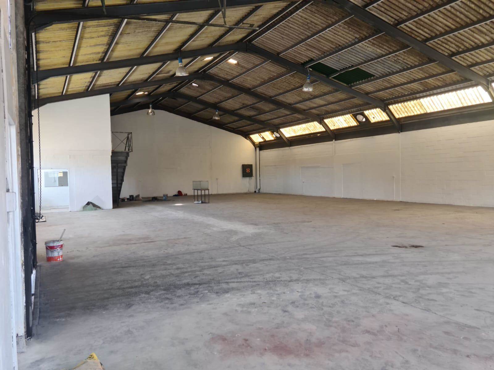 556  m² Industrial space in Retreat photo number 2