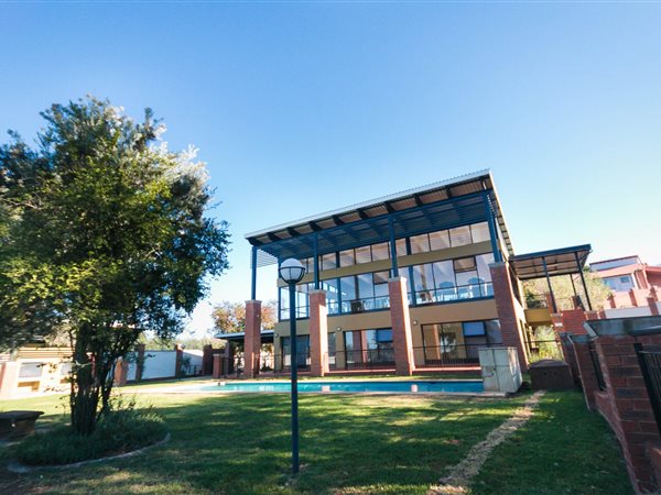 2 Bedroom Townhouse 2 Bedroom Townhouse