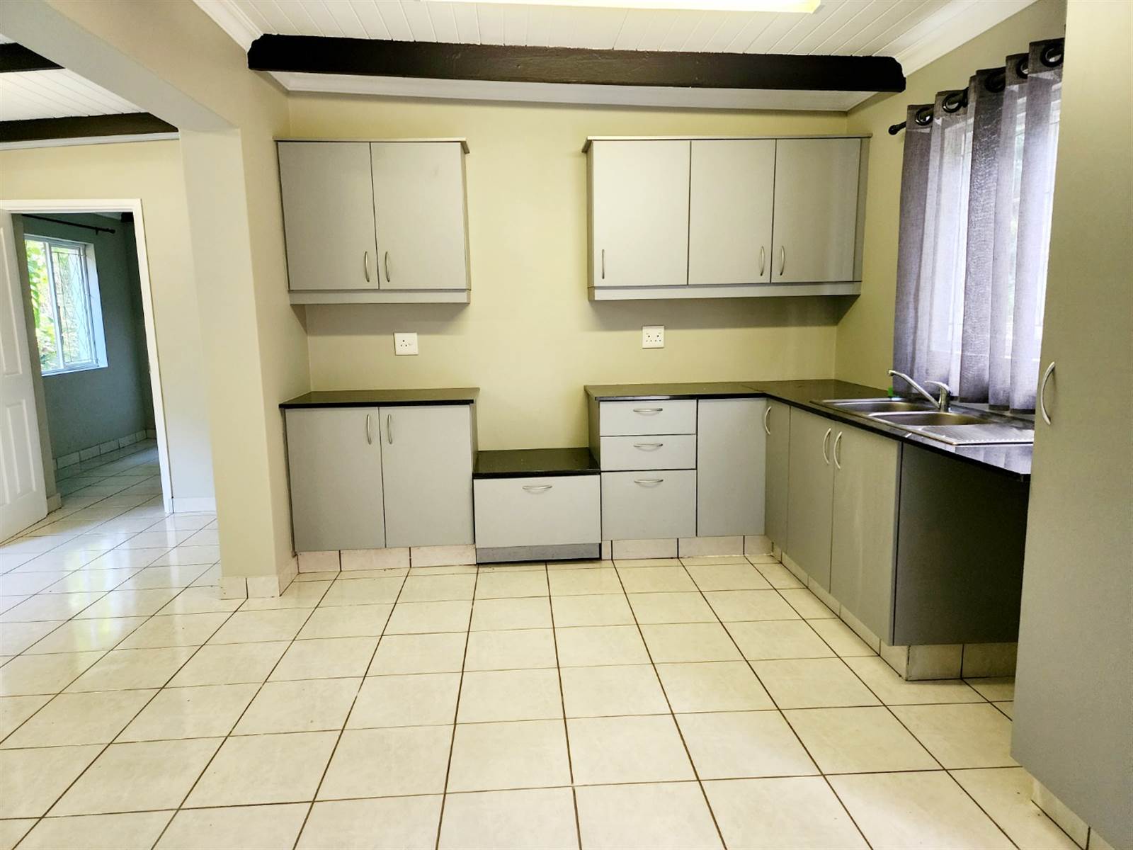 1 Bed Apartment in Kloof photo number 3