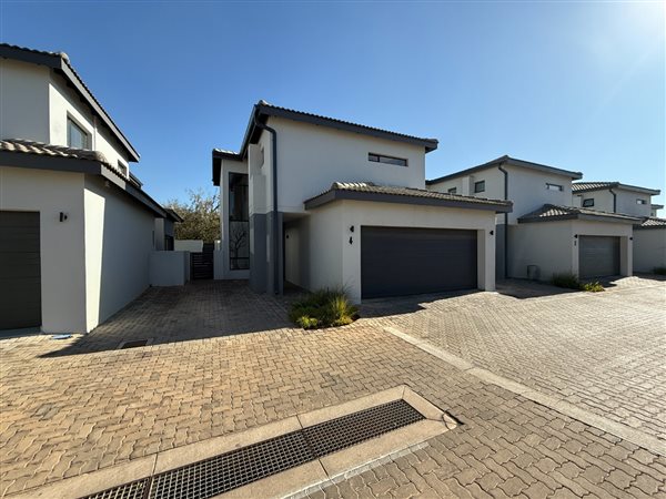 4 Bedroom Townhouse 4 Bedroom Townhouse