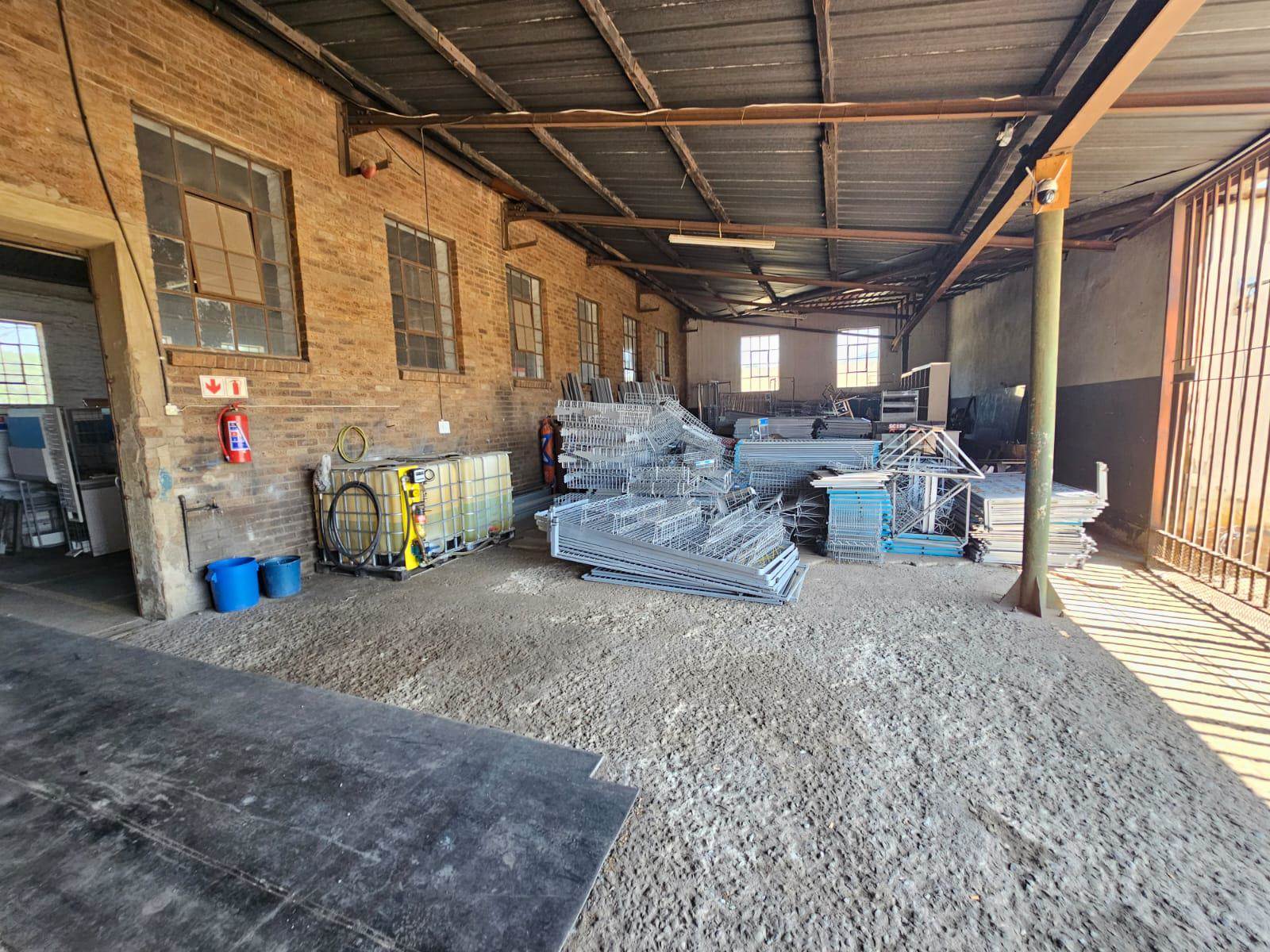 335  m² Industrial space in Brakpan Central photo number 2
