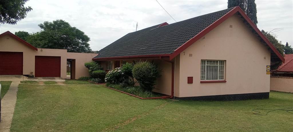 4 Bed House in Duvha Park photo number 18
