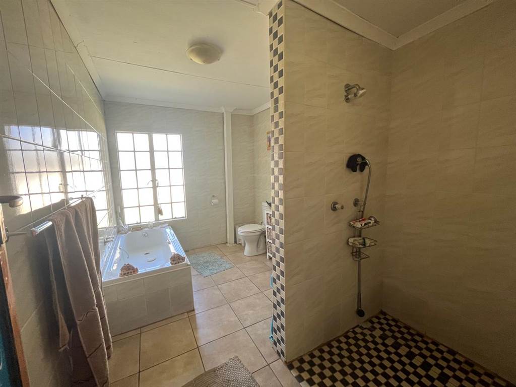 4 Bed House in Randfontein photo number 19