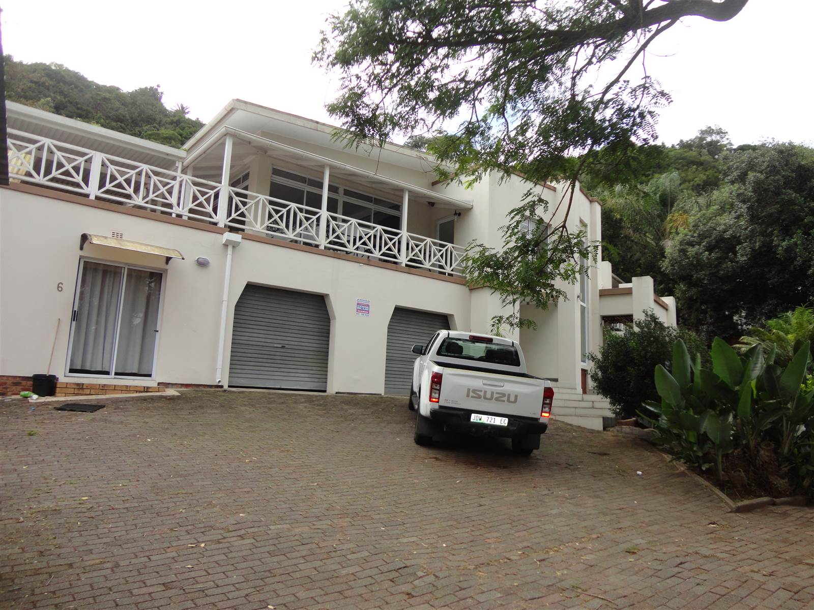 7 Bed House in Beacon Bay photo number 15