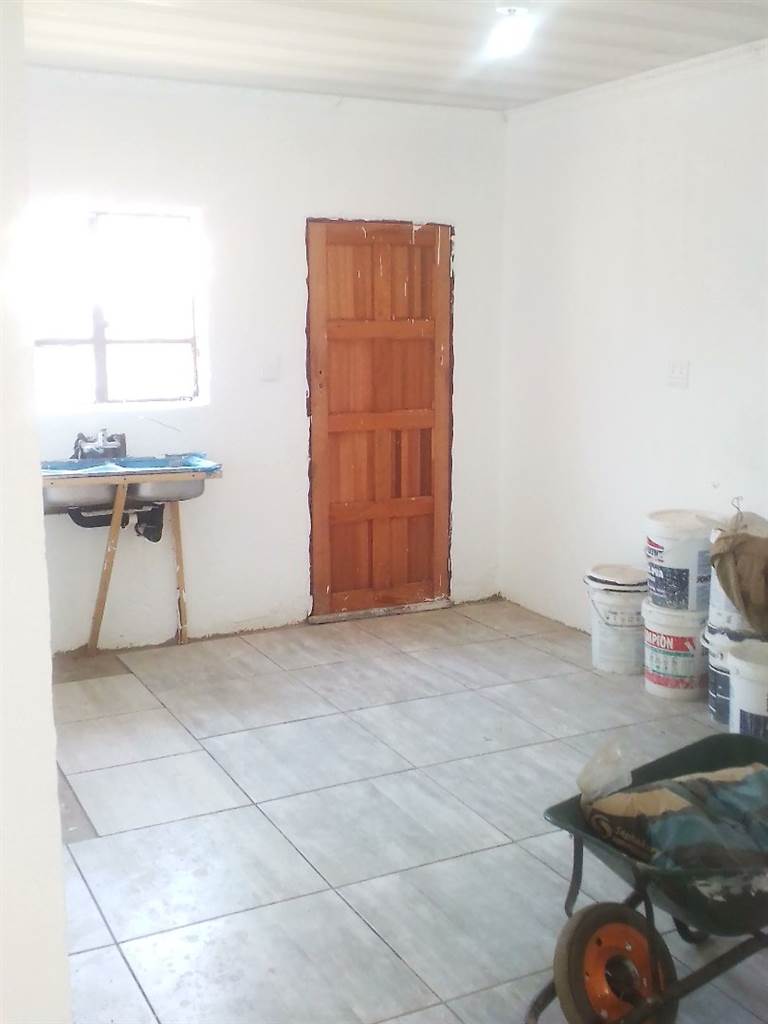 4 Bed House in Lethlabile photo number 8