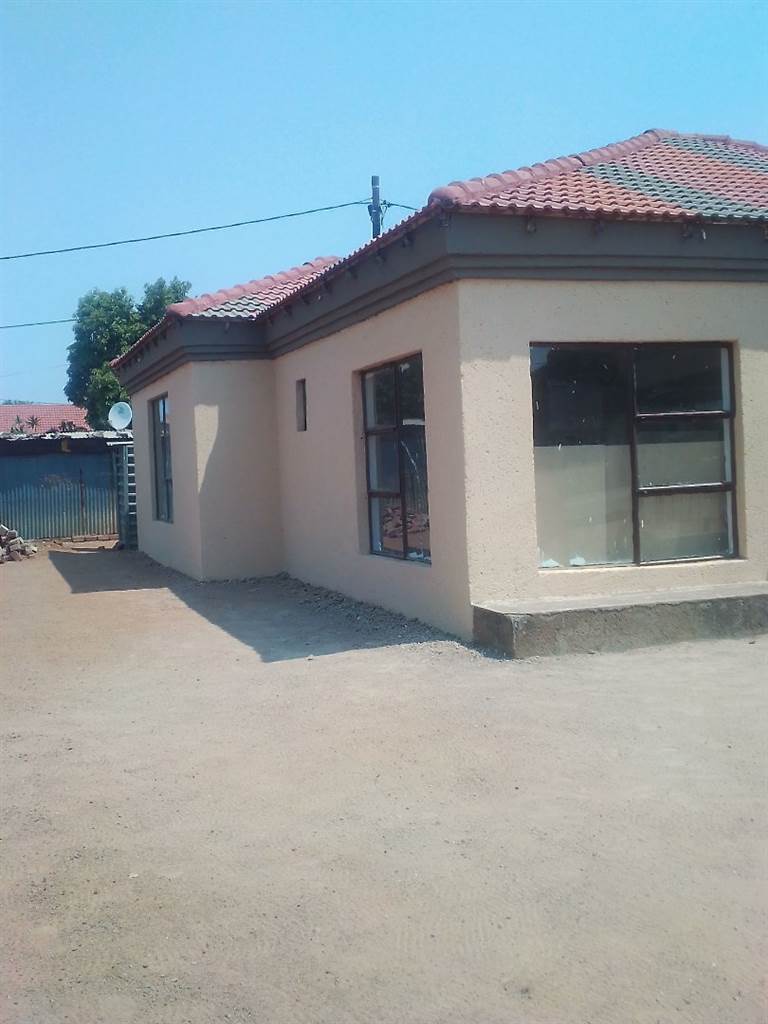 4 Bed House in Lethlabile photo number 4