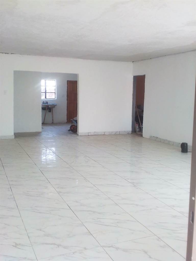 4 Bed House in Lethlabile photo number 6