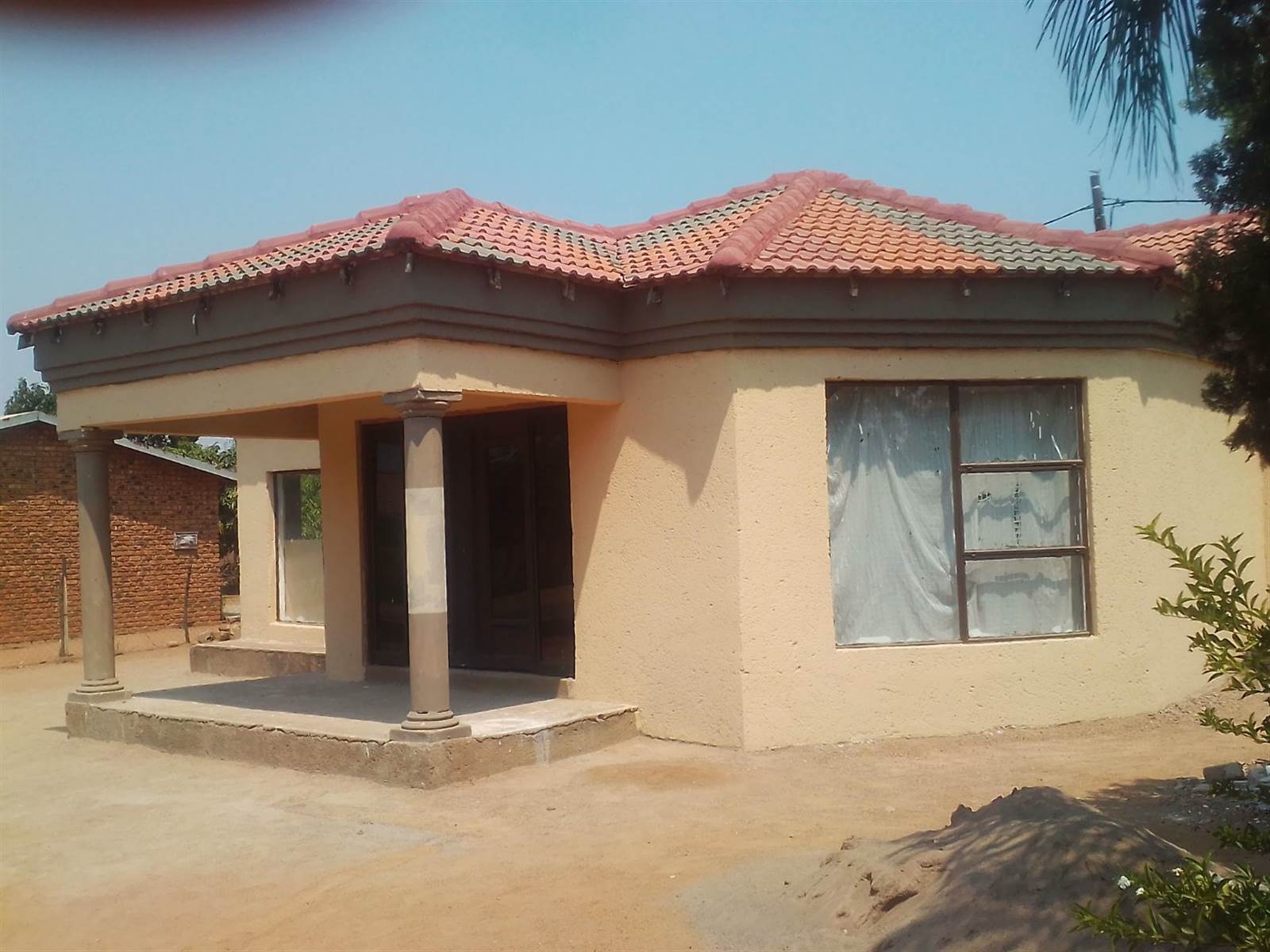 4 Bed House in Lethlabile photo number 2