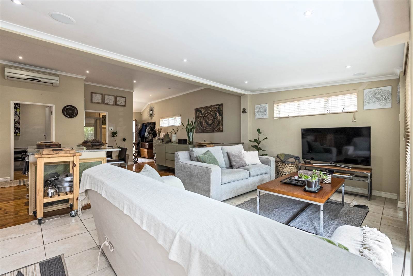 2 Bed House in Vredehoek photo number 8