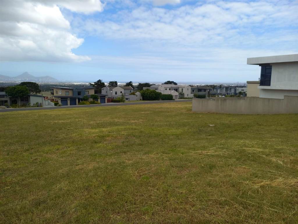 864 m² Land available in Baronetcy Estate photo number 3