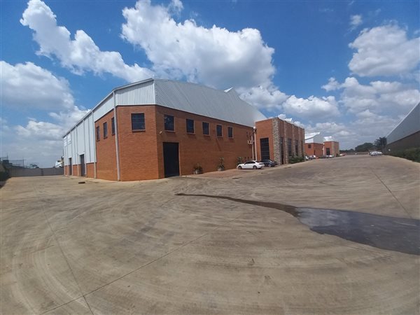 2 270  m² Industrial space