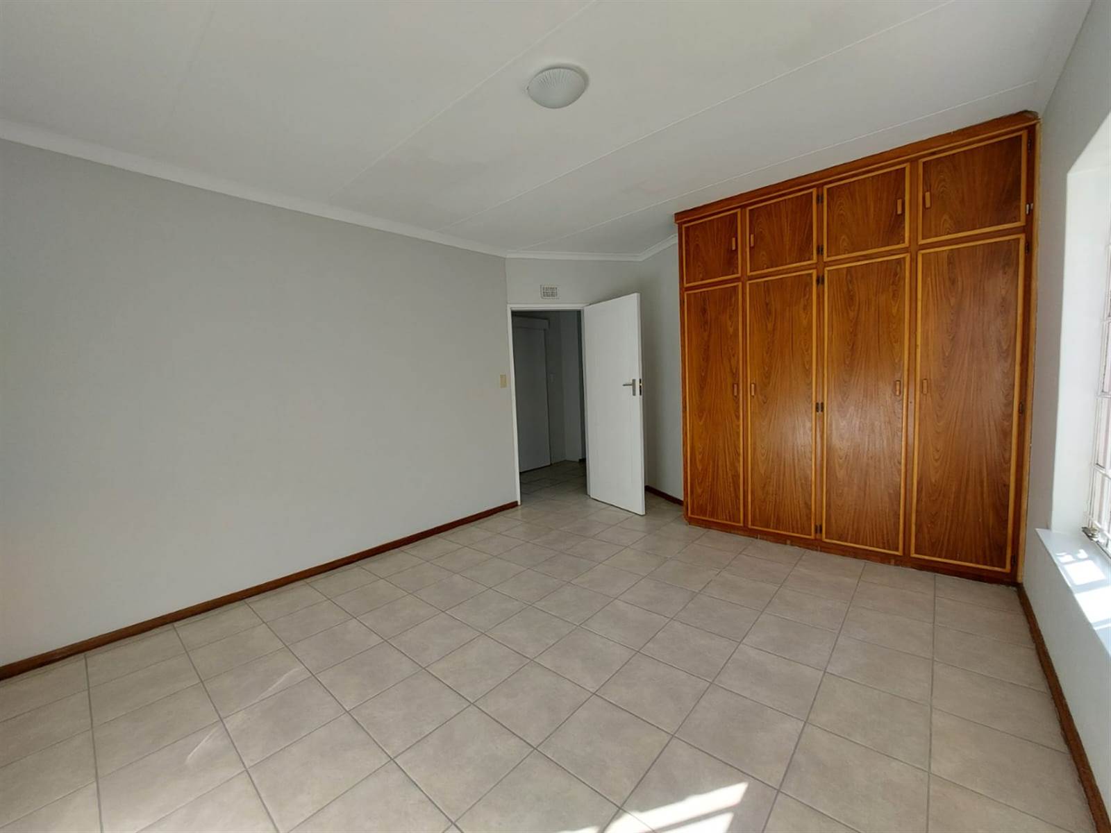 2 Bed Townhouse in Langenhoven Park photo number 10
