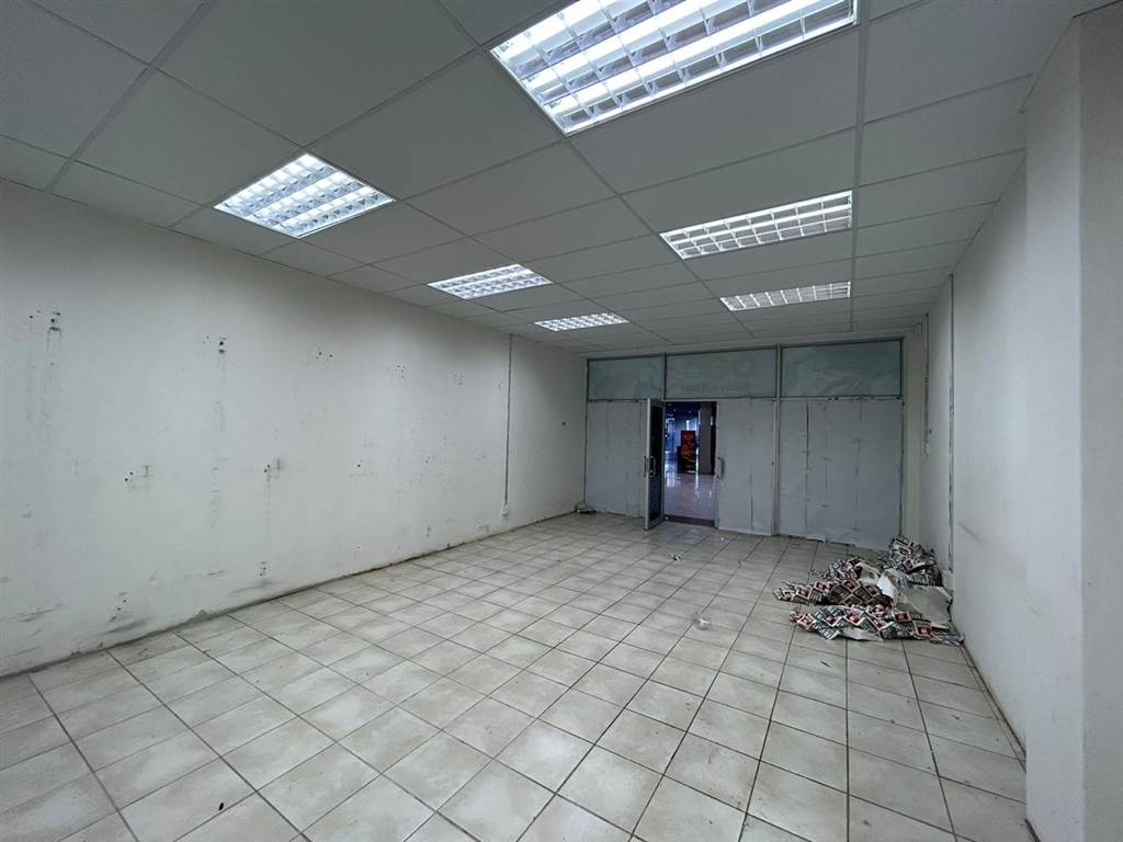 124  m² Commercial space in Florida North photo number 10