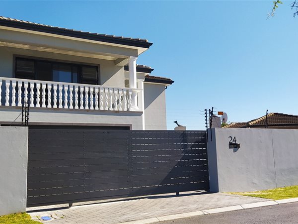 5 Bed House in Parklands North