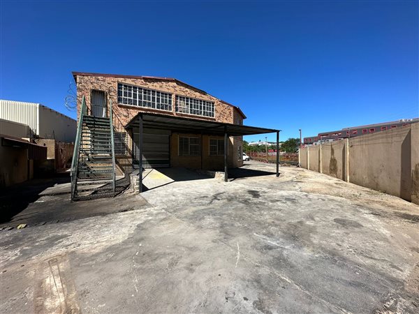 225  m² Industrial space