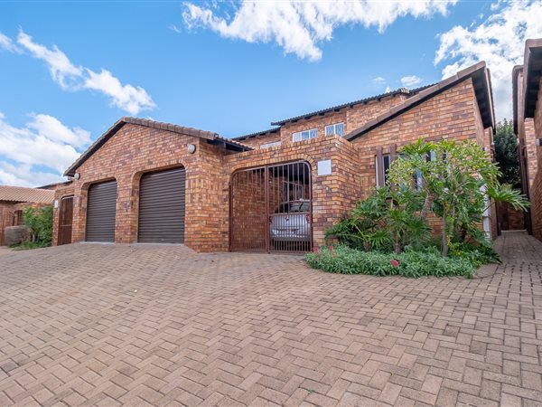 3 Bedroom Townhouse 3 Bedroom Townhouse