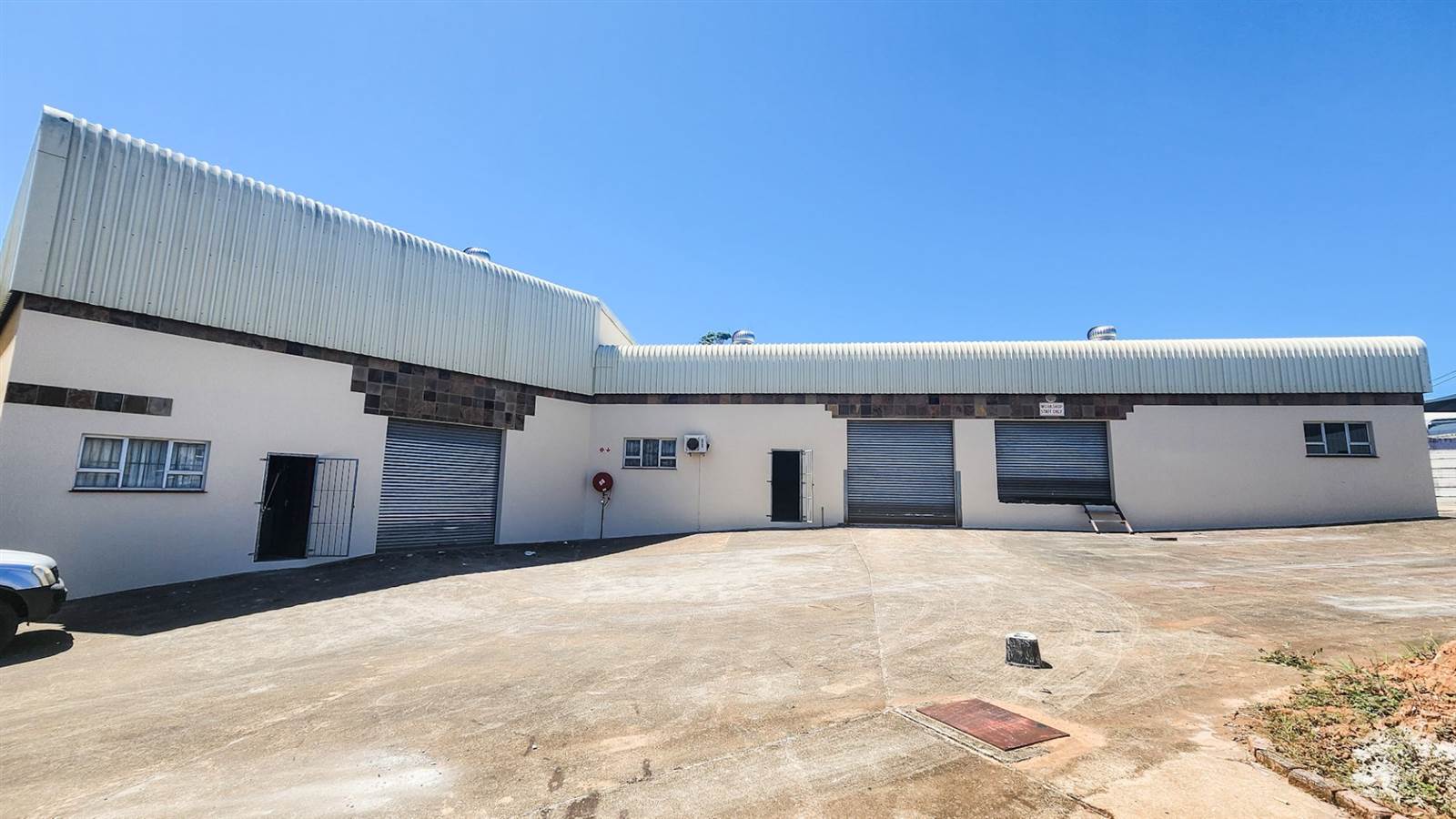 353  m² Industrial space in Uvongo photo number 1