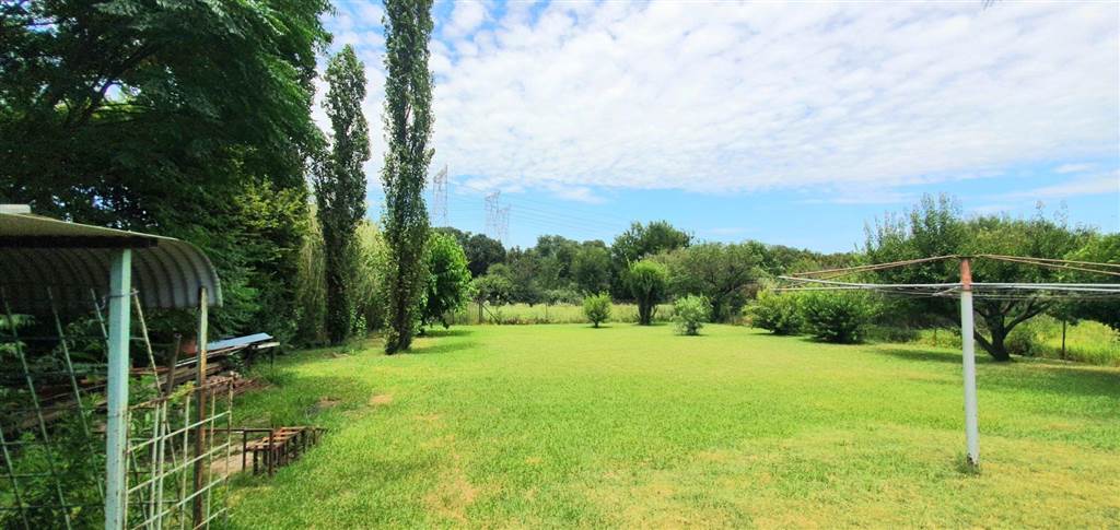 1670 m² Land available in Rothdene photo number 10