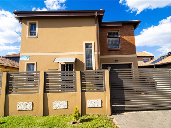 4 Bedroom House 4 Bedroom House