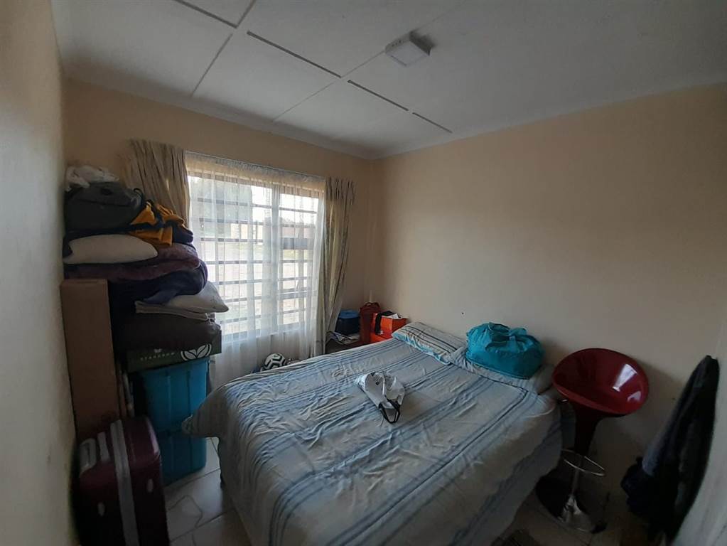 3 Bed Townhouse in Bloemfontein Farms photo number 12