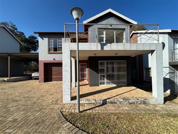 3 Bedroom Townhouse 3 Bedroom Townhouse