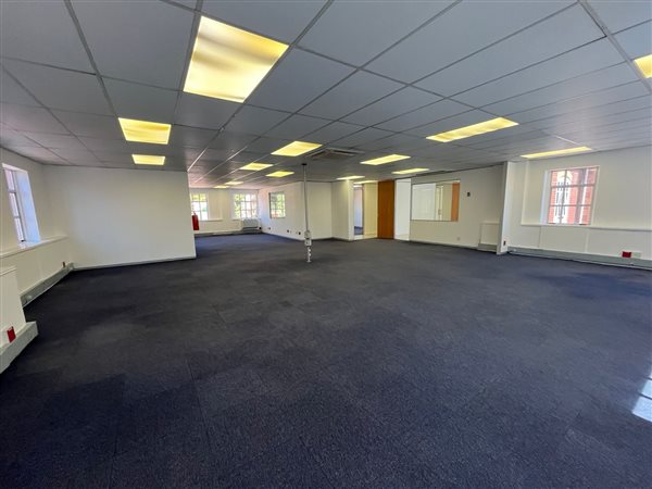 338  m² Commercial space