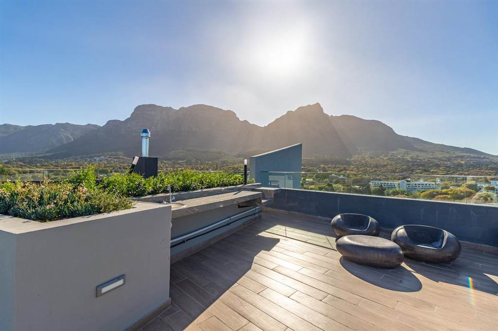 2 Bed Penthouse in Newlands photo number 18