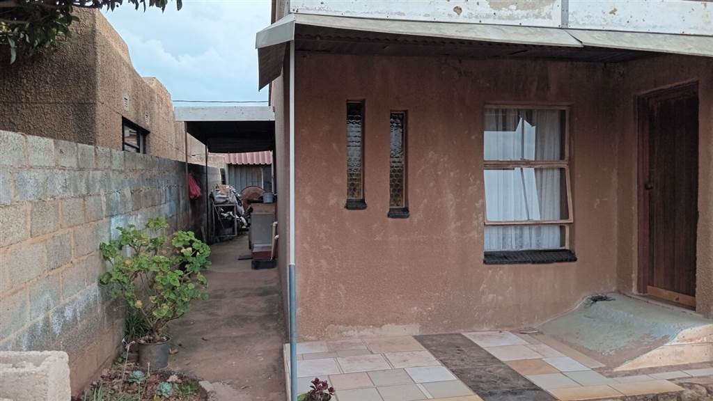 3 Bed House in Ivory Park photo number 4