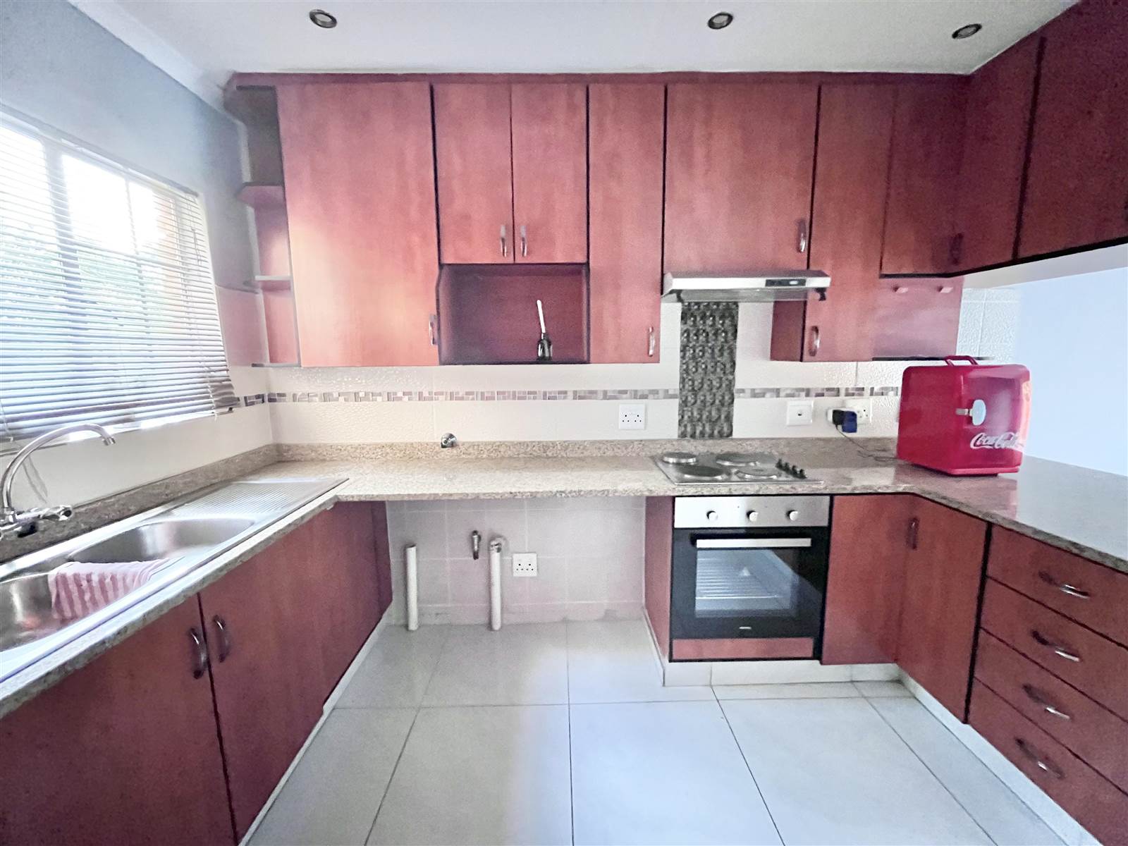 3 Bed Simplex in Kyalami photo number 10