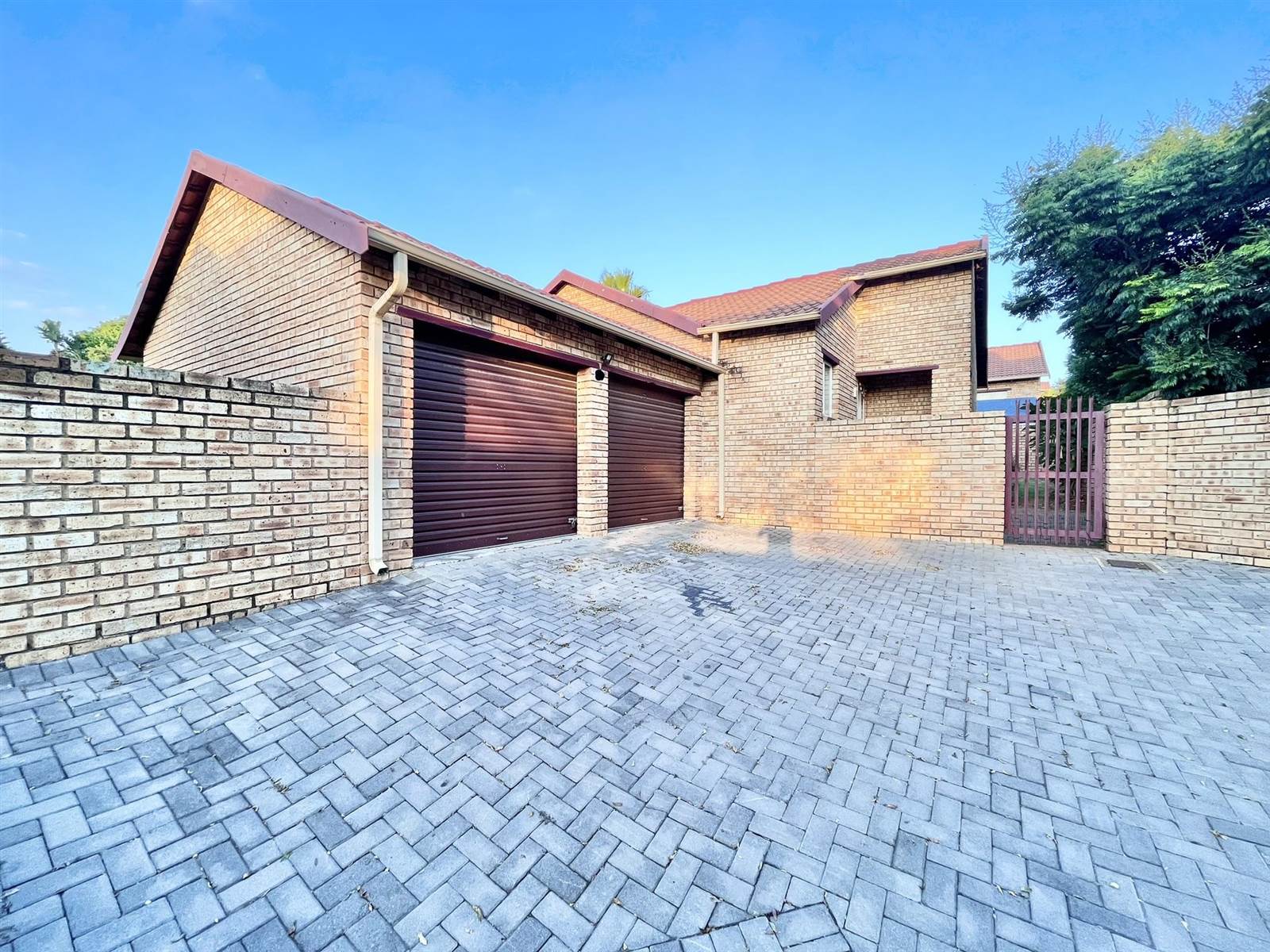 3 Bed Simplex in Kyalami photo number 2