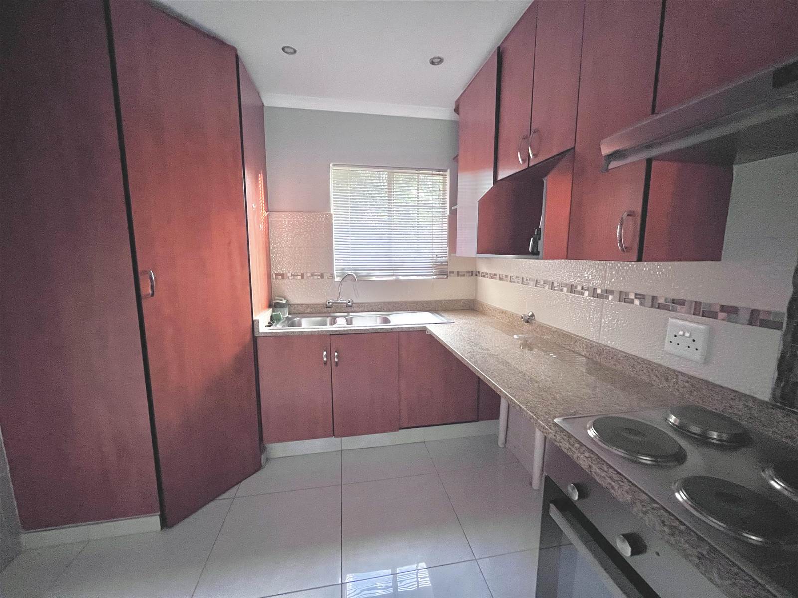 3 Bed Simplex in Kyalami photo number 12