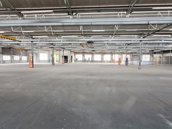 6728  m² Industrial space