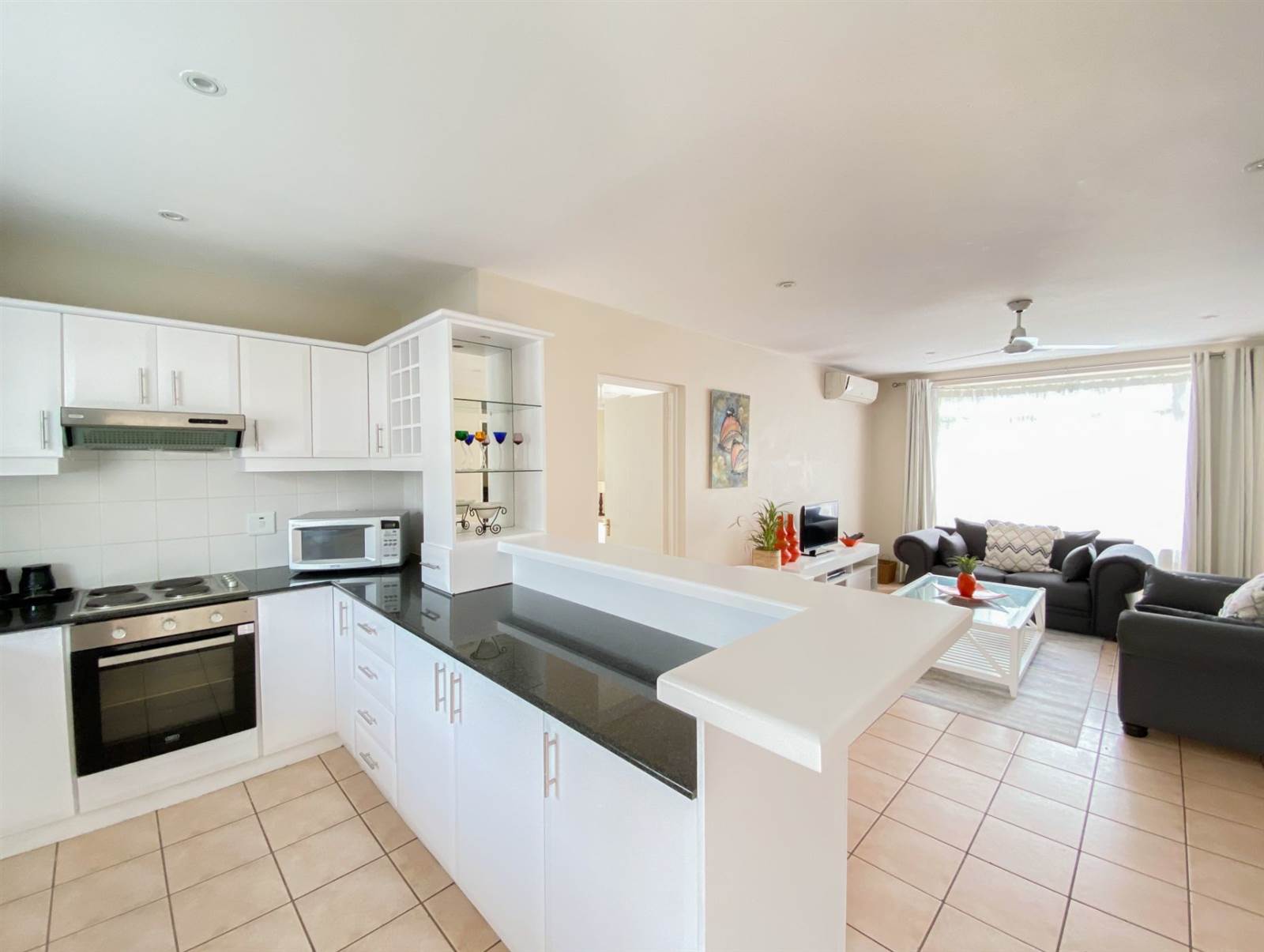 2 Bed Apartment in Mt Edgecombe Estate 1 & 2 photo number 5