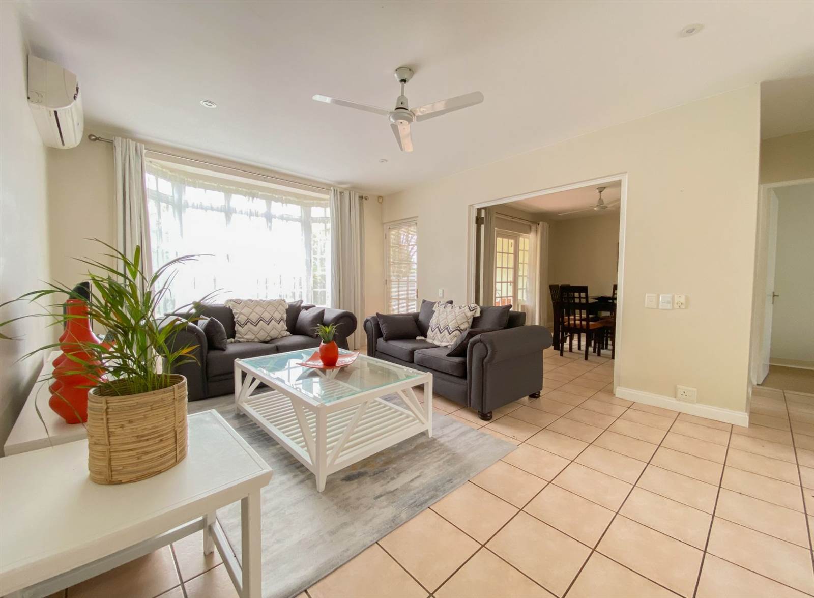 2 Bed Apartment in Mt Edgecombe Estate 1 & 2 photo number 2