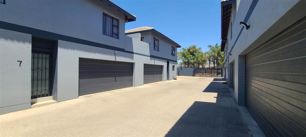 3 Bed Townhouse in Edendale photo number 17