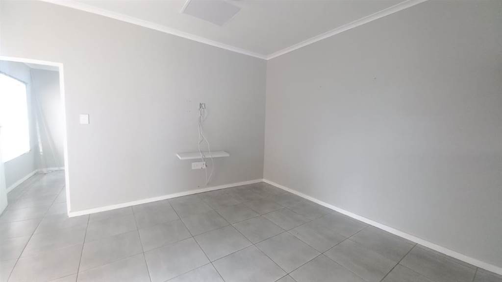 1 Bed Flat in Empangeni Central photo number 7