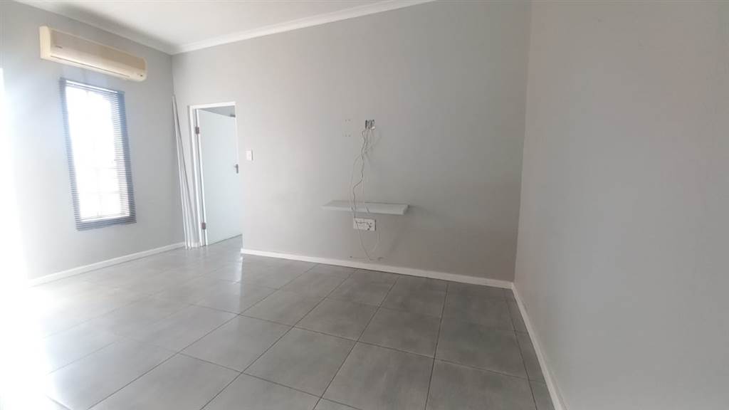 1 Bed Flat in Empangeni Central photo number 4